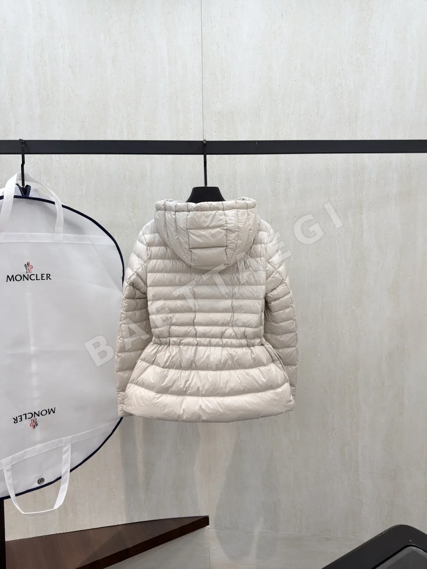 몽클레르 여성 다운 패딩 상세 이미지 8