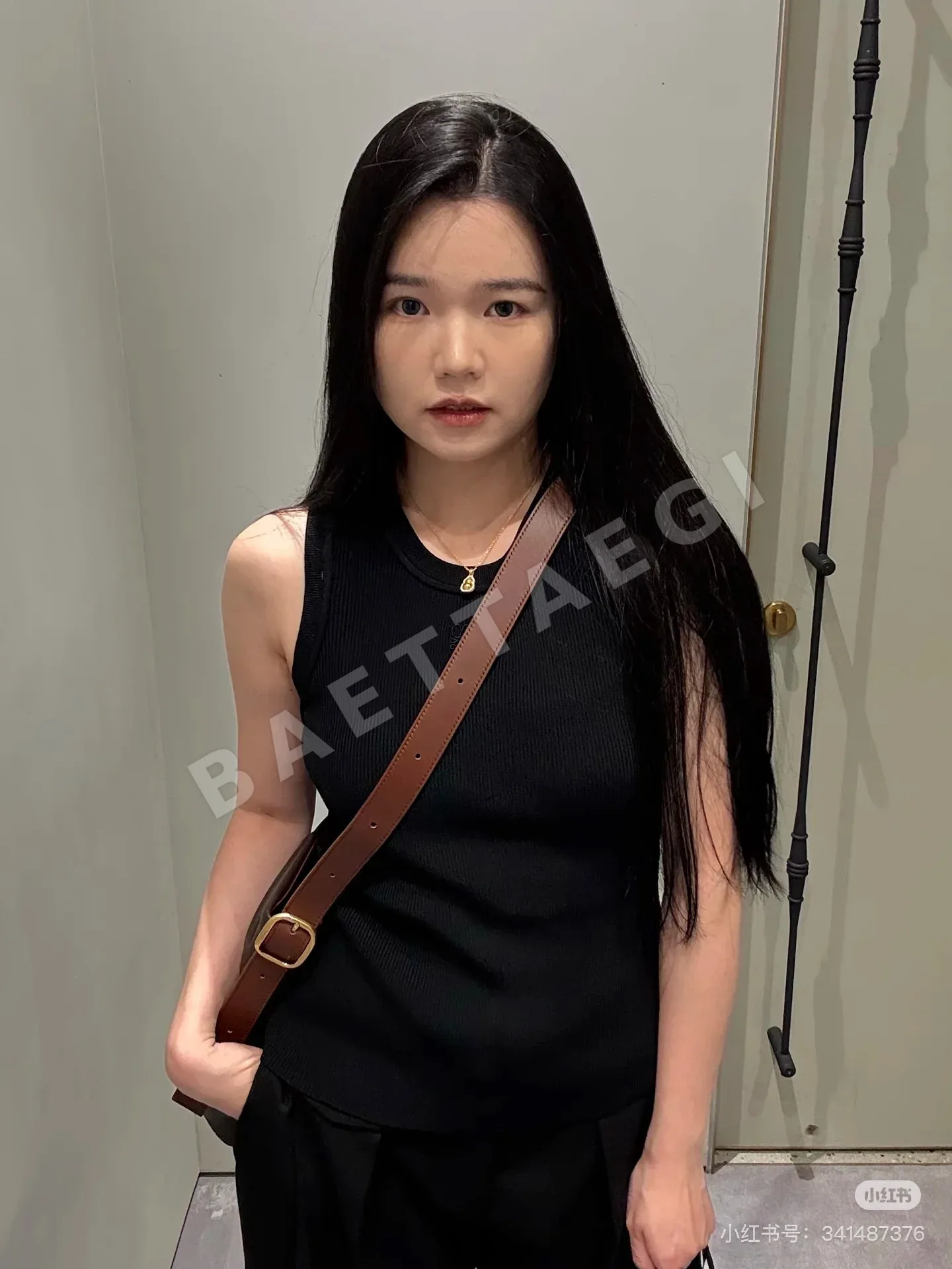 로에베 클래식 로고 자수 라운드넥 반팔 니트 베스트 상세 이미지 6