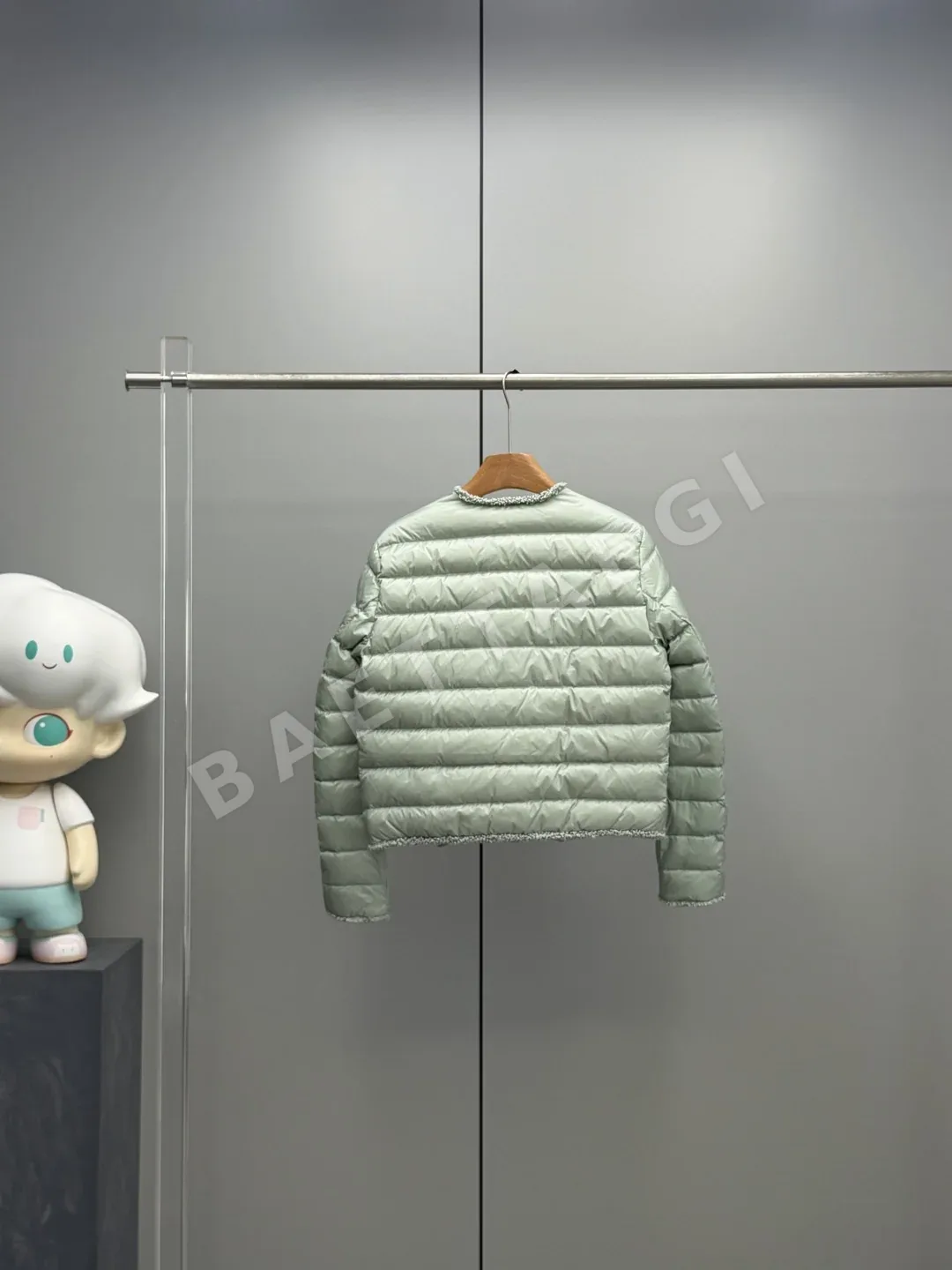 몽클레르 플뢰르 트위드 크롭 경량 여성 패딩 상세 이미지 9