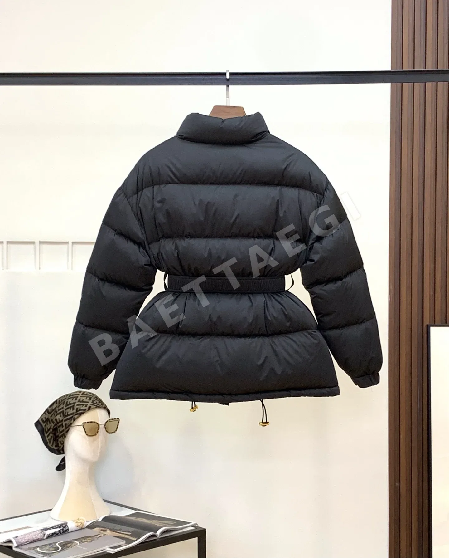 셀린느 화이트 구스다운 여성 패딩 상세 이미지 3