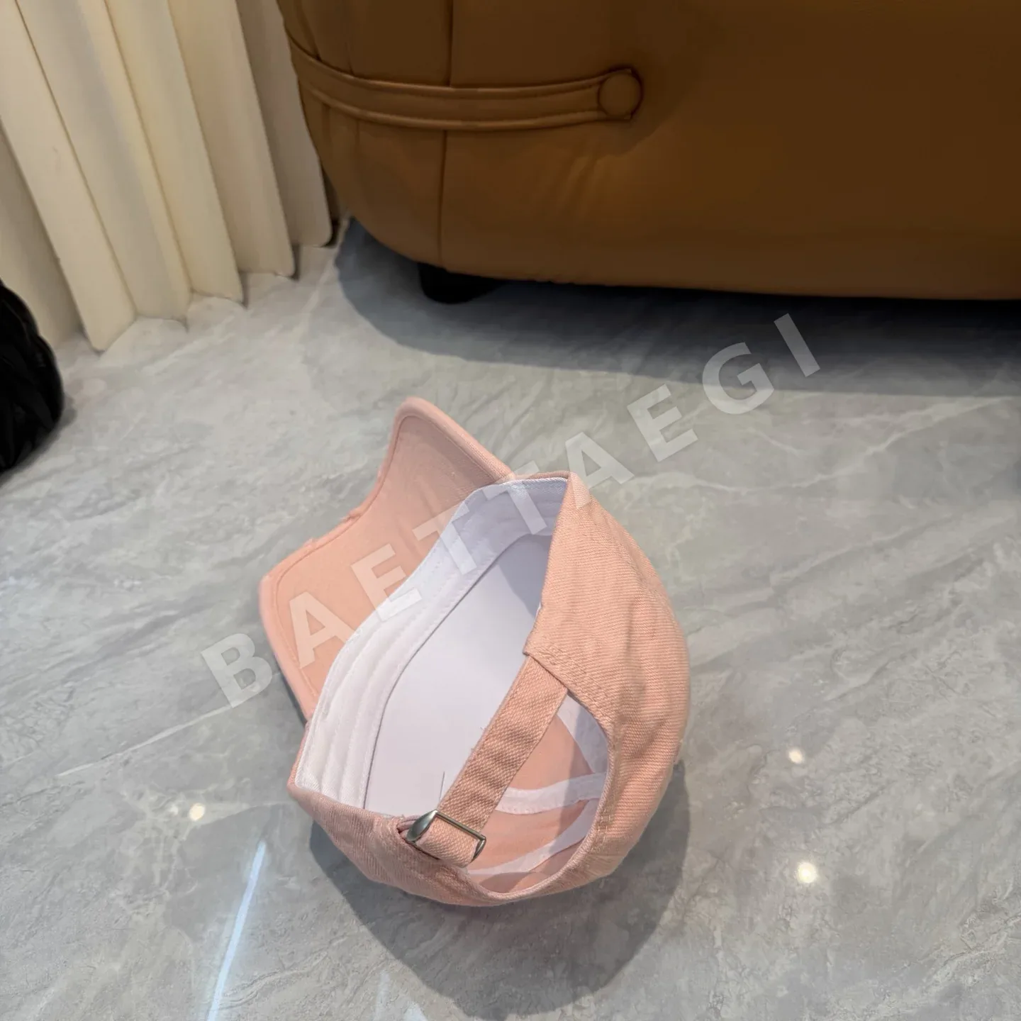 샤넬 로고 캡 상세 이미지 3