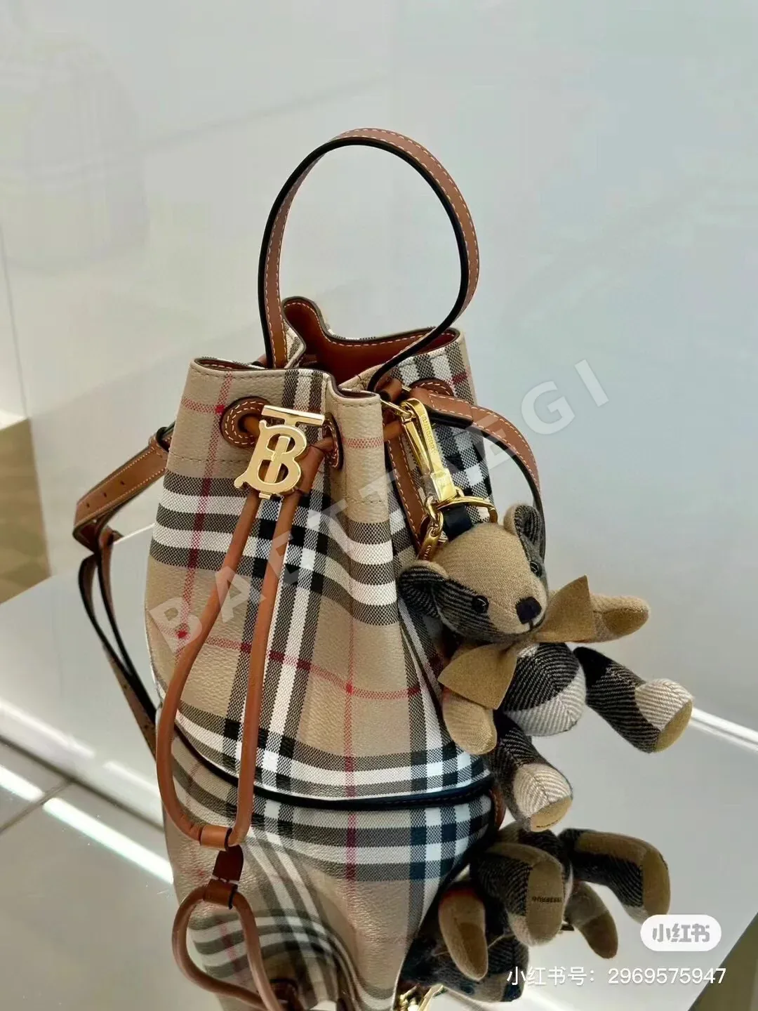 버버리 미니 가방 상세 이미지 3
