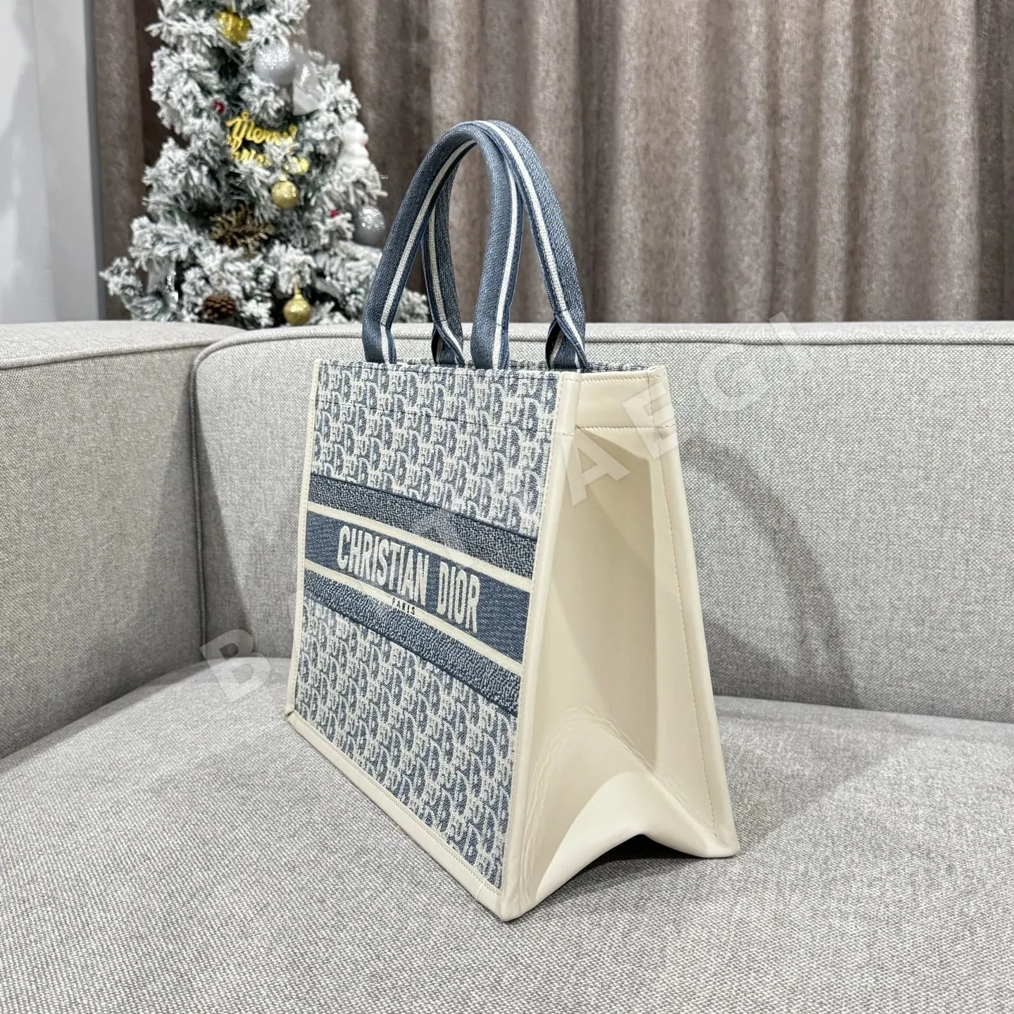 디올 츠바사 자수 송아지가죽 가방 상세 이미지 8