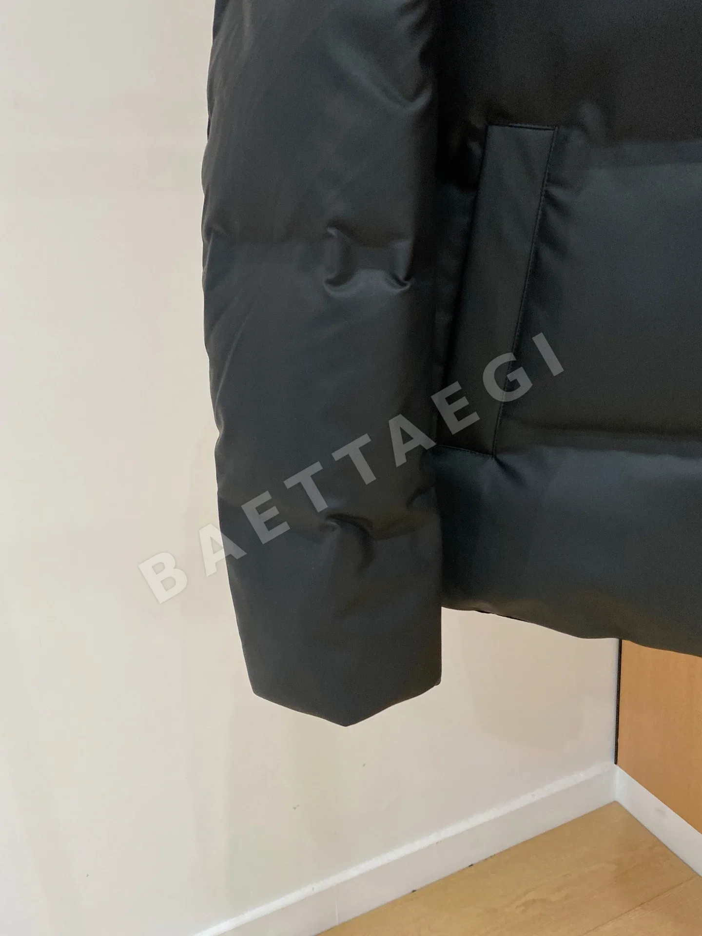 로로피아나 하이넥 다운 패딩 재킷 상세 이미지 8