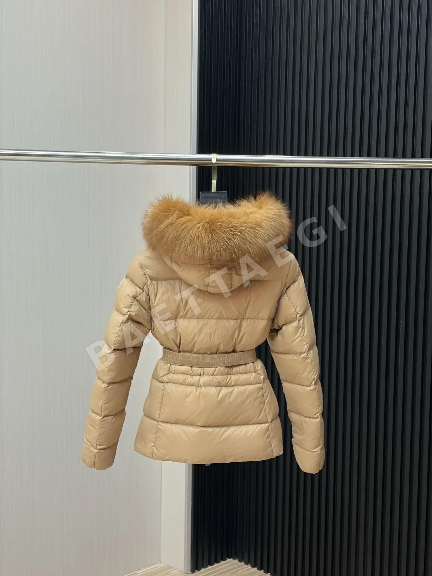 몽클레르 보에드 여성 구스다운 패딩 상세 이미지 5
