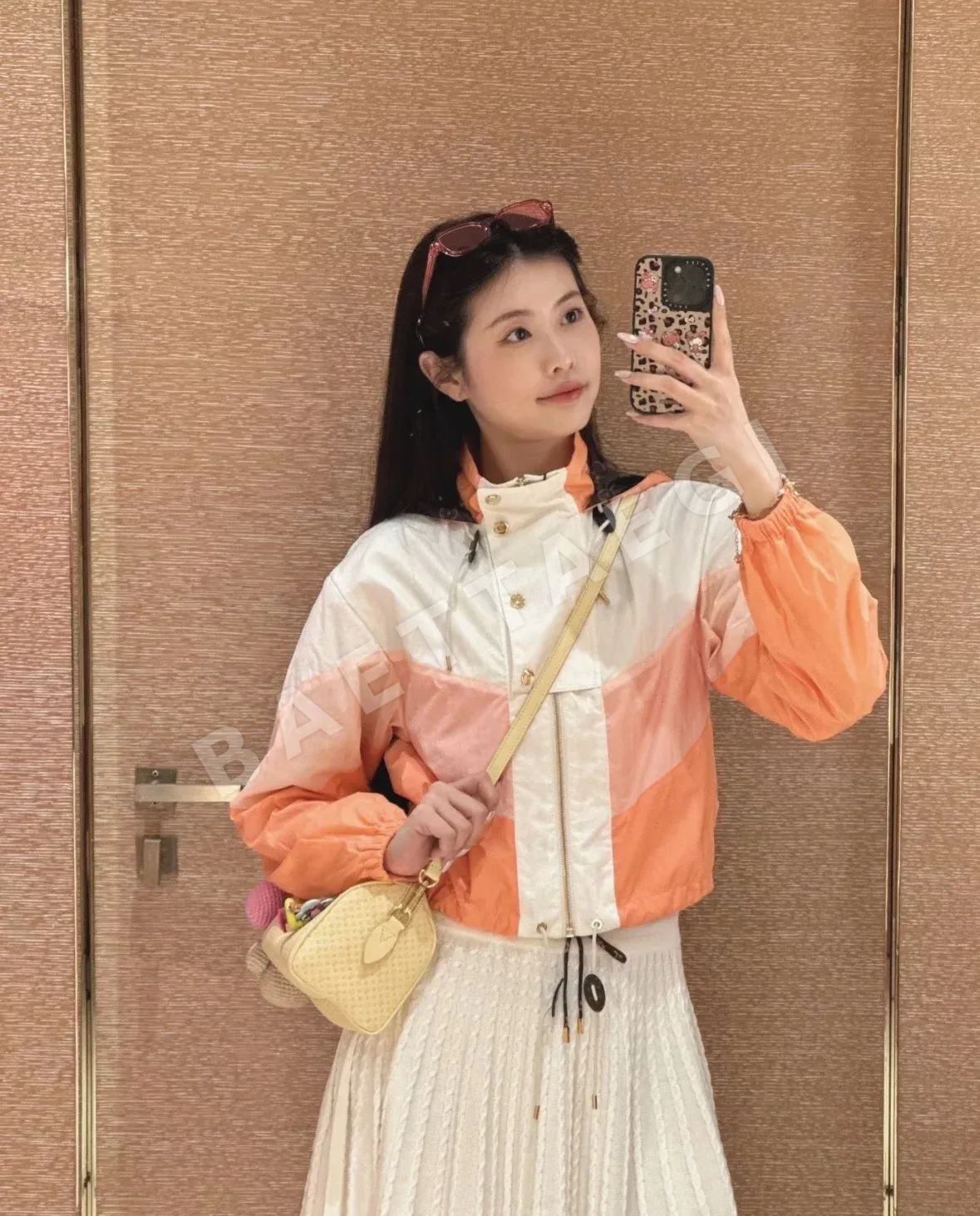루이비통 컬러 블록 크롭 후드 자켓 상세 이미지 7
