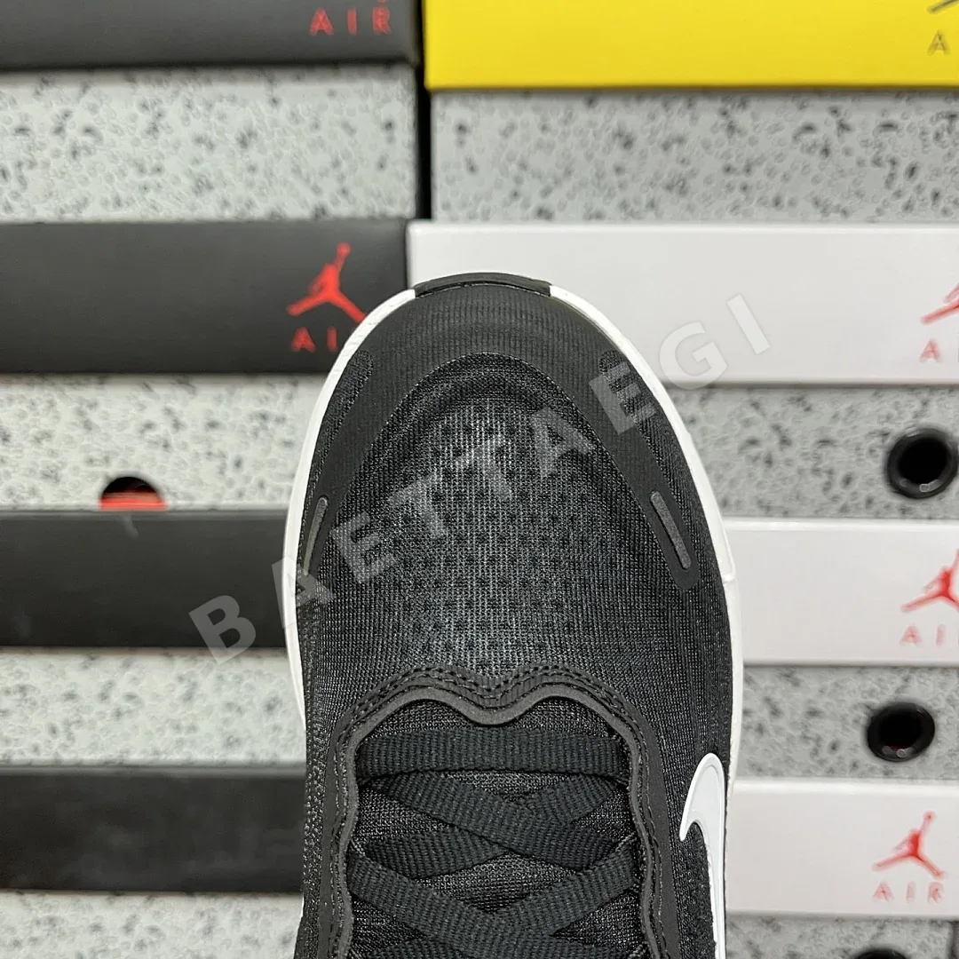 나이키 줌 보메로 18 IH3251-001 201117 Nike Zoom Vomero 18 상세 이미지 2