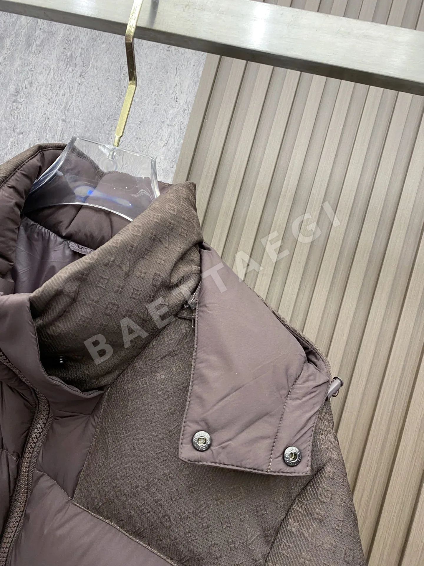 루이비통 컬러블록 모노그램 남성 다운 패딩 상세 이미지 16