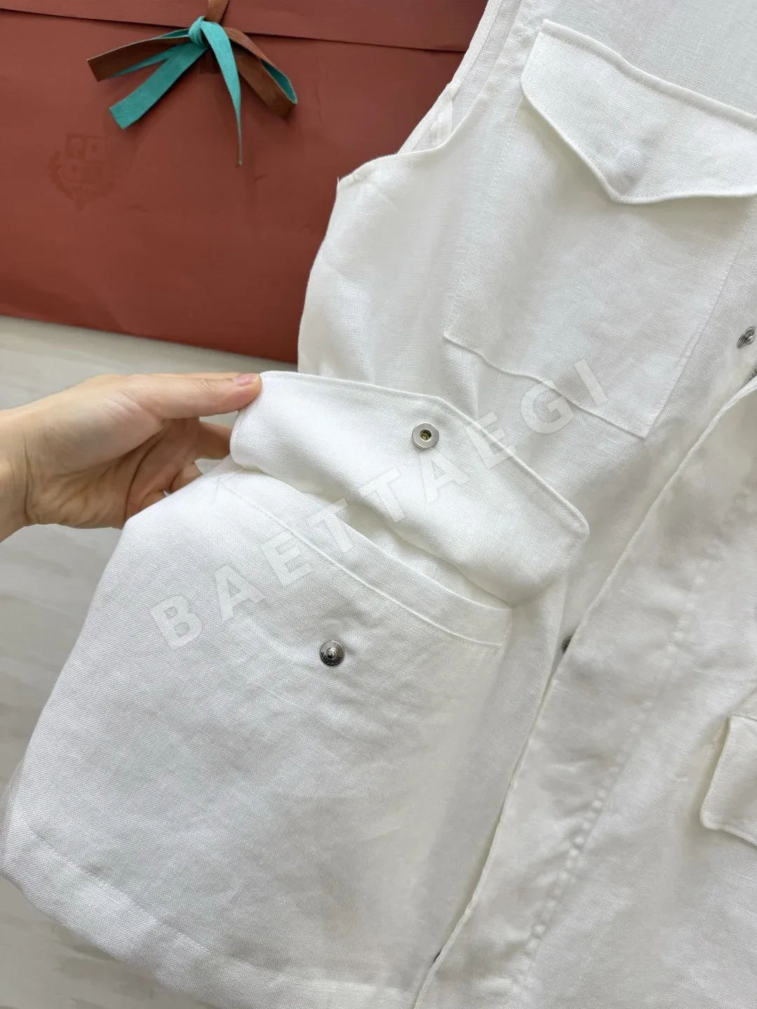로로피아나 린넨 멀티포켓 여성 베스트 상세 이미지 6