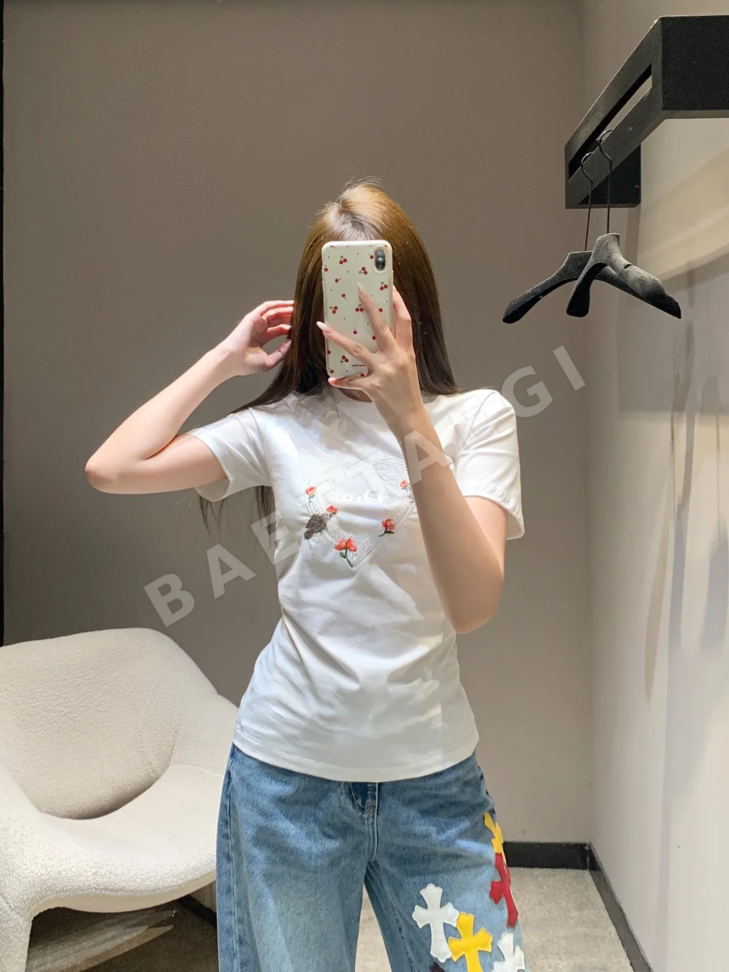 디올 자수 하트 크루넥 여성 반팔 티셔츠 상세 이미지 7