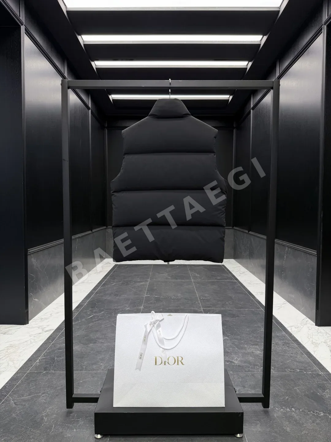 디올 CD 자수 구스 다운 남성 조끼 상세 이미지 9