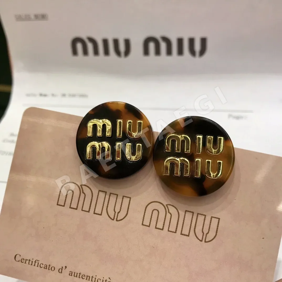 미우미우 아크릴 호피 라운드 스터드 귀걸이 60997