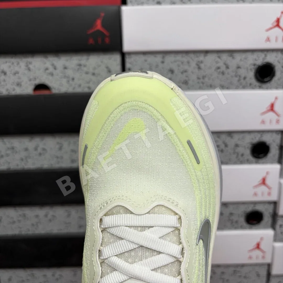나이키 [GT] 보메로 플러스 HV8154-103 201152 Nike Vomero Plus Barely Volt 상세 이미지 10