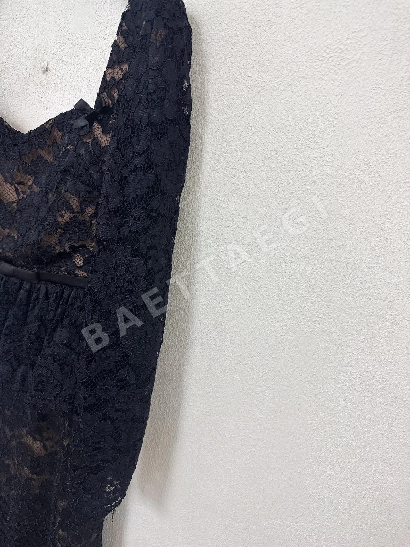 셀프포트레이트 블랙 레이스 슬림핏 맥시 원피스 상세 이미지 4