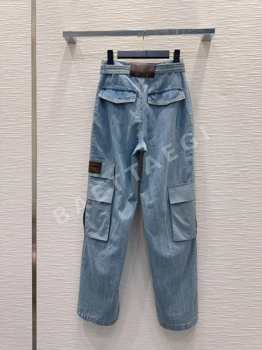 루이비통 데미지 워시드 데님 여성 바지 상세 이미지 8