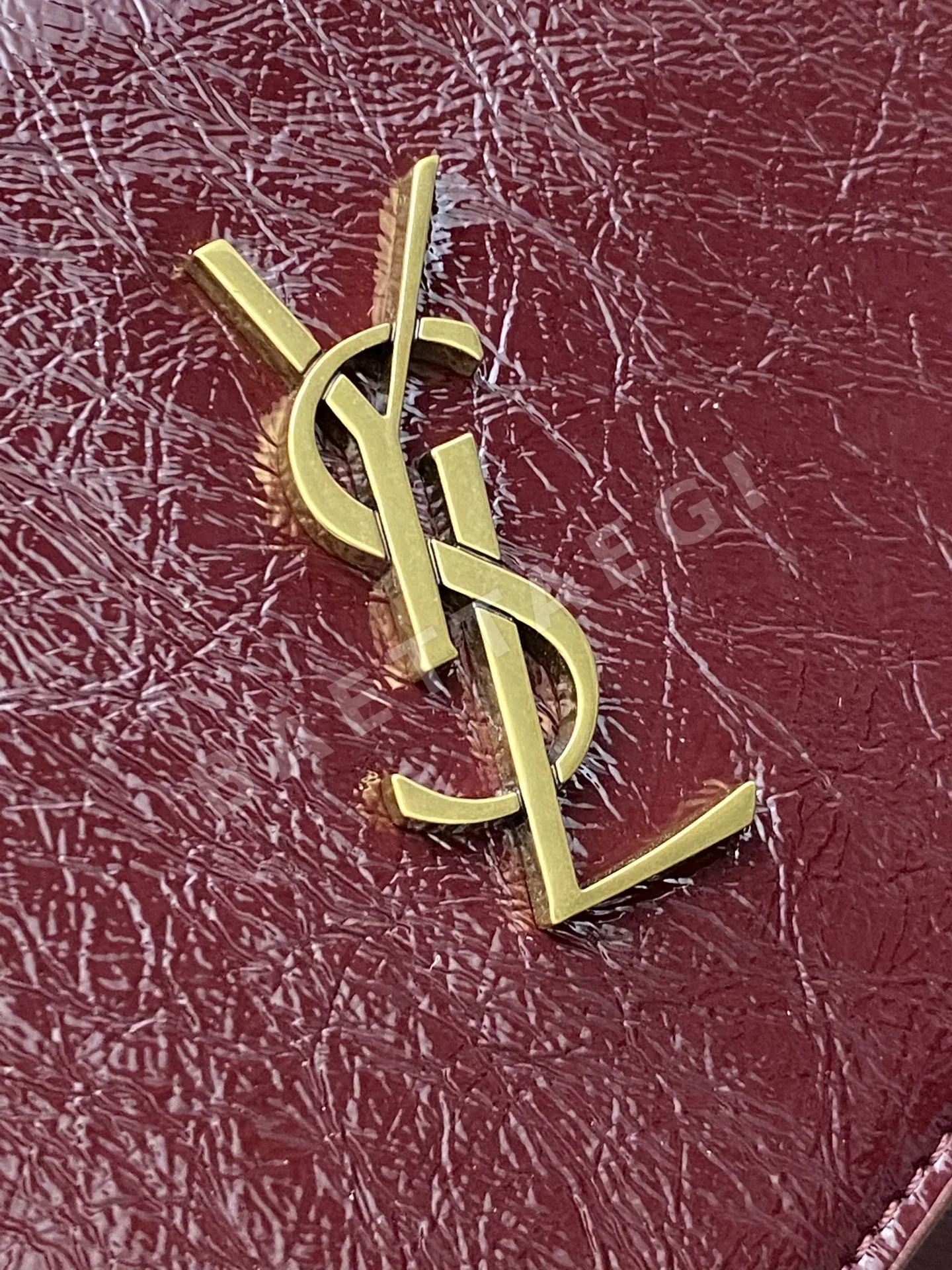 생로랑 레드 양가죽 YSL 로고 엔벨로프 클러치 가방 상세 이미지 6
