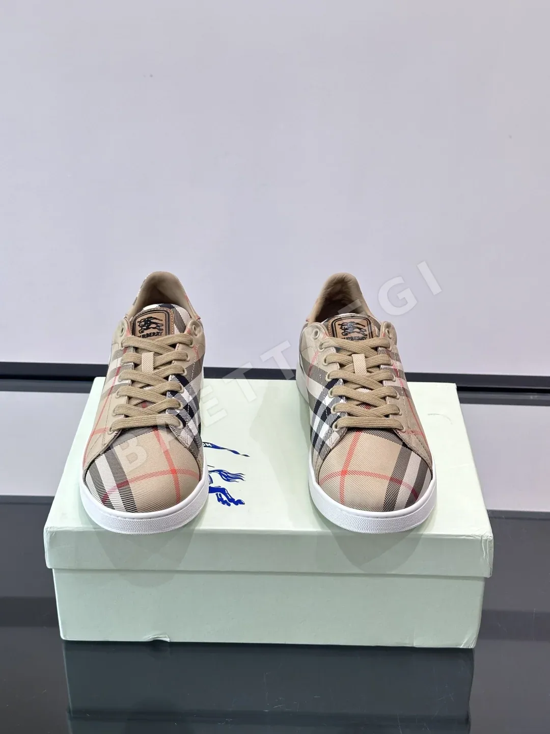 버버리 신발 상세 이미지 2