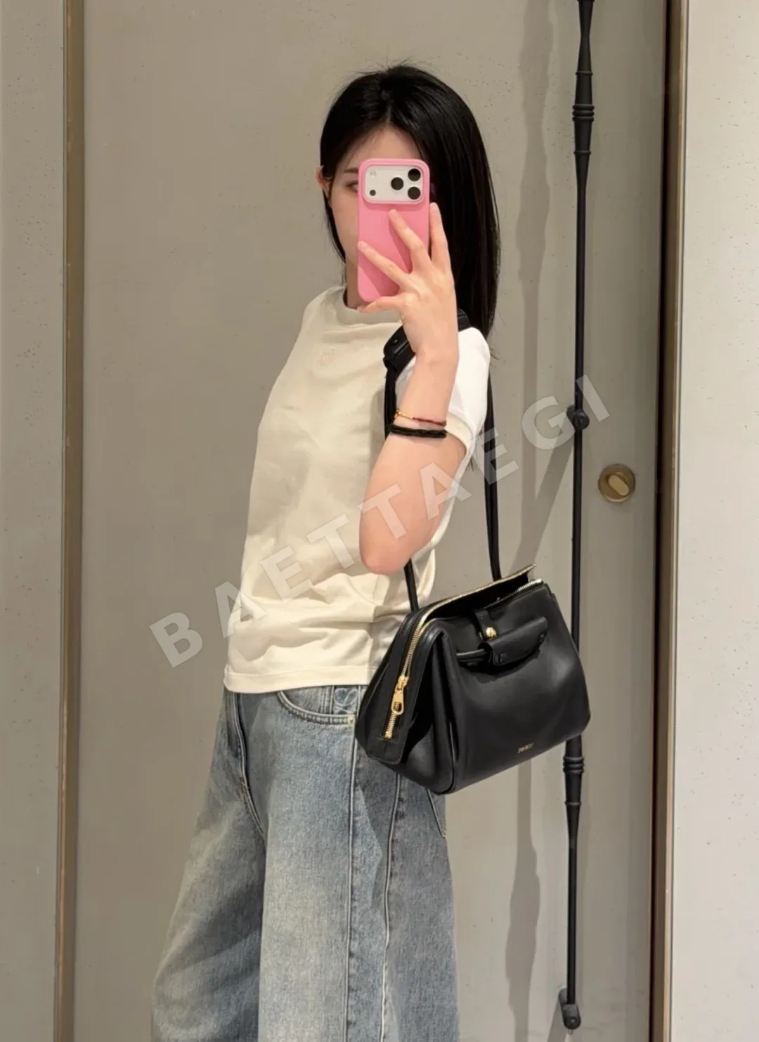 로에베 컬러 블록 래글런 반팔 티셔츠 상세 이미지 4