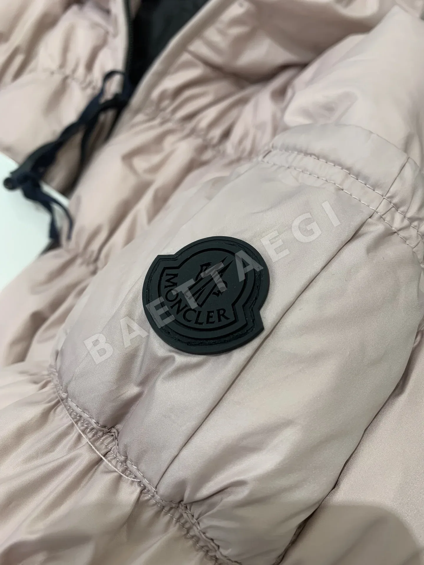 몽클레르 메돈트 쇼트 다운 자켓 상세 이미지 4