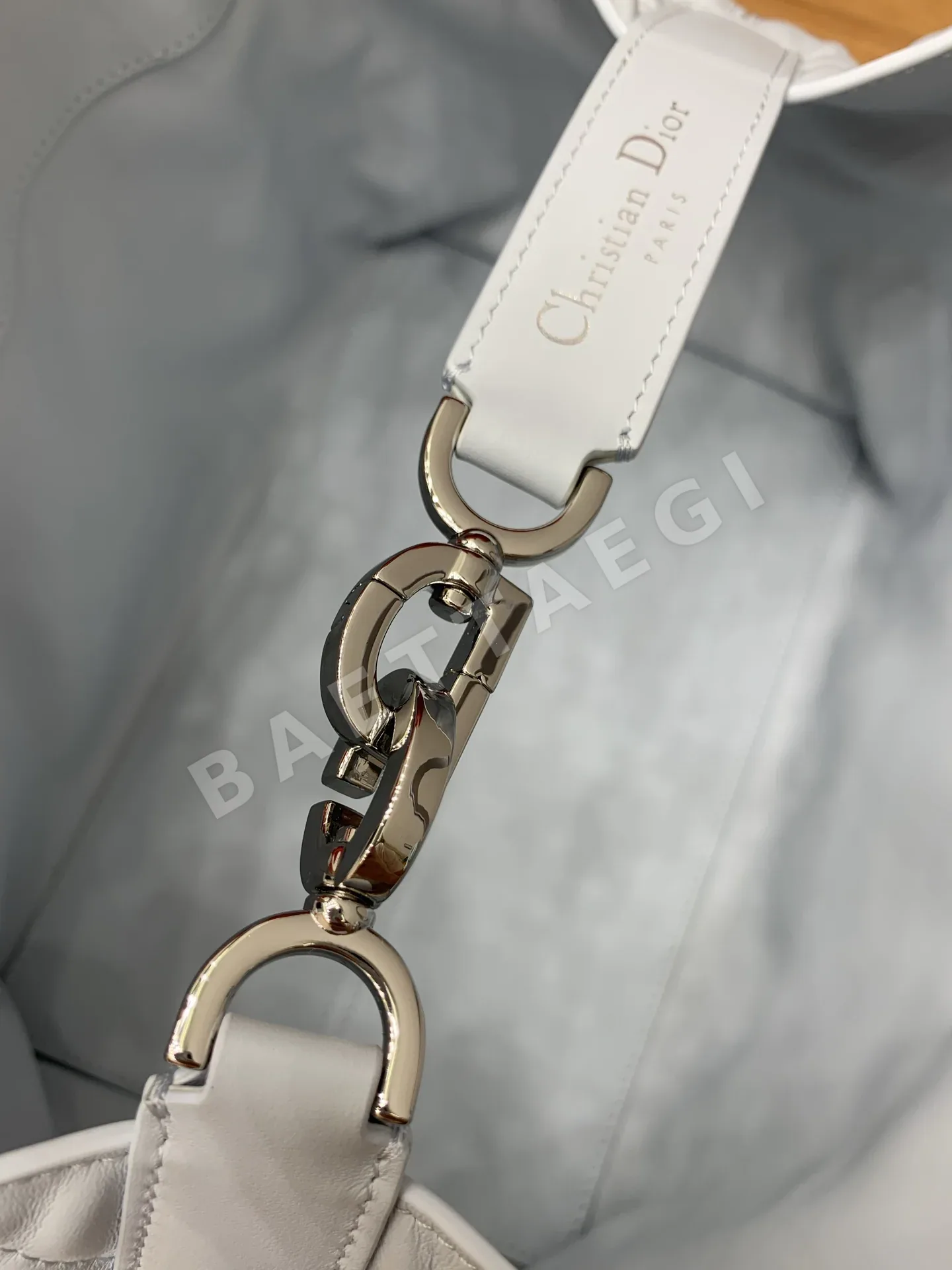 디올 세스트 버킷백 글레이셔 블루 가죽 가방 상세 이미지 7