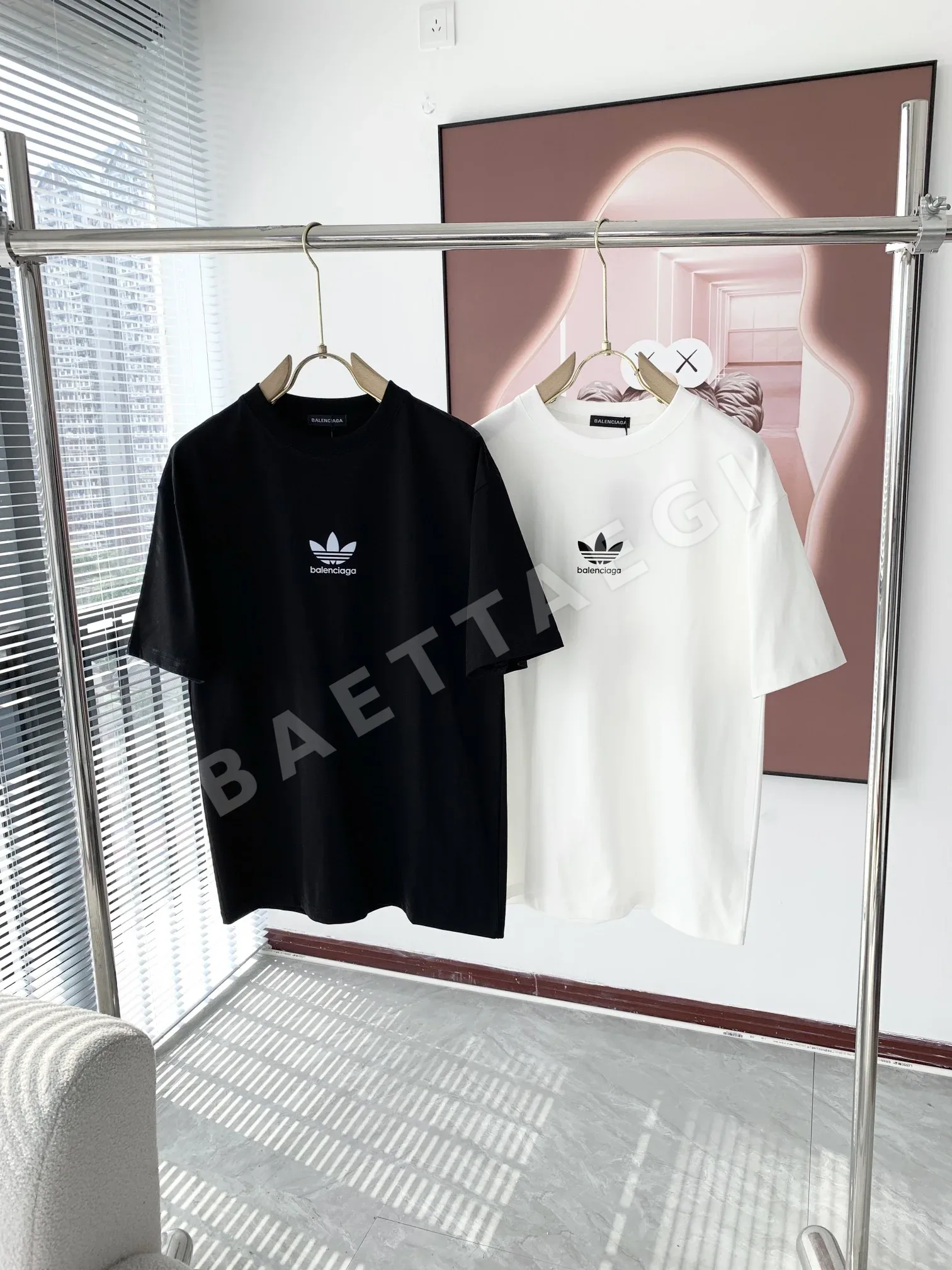 발렌시아가 클래식 로고 크루넥 여성 반팔 티셔츠 88693