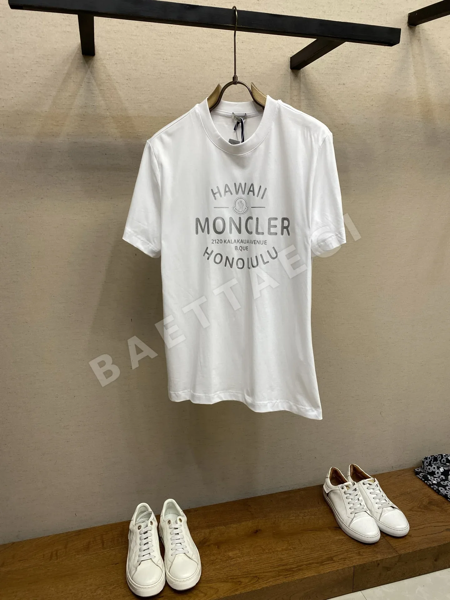 몽클레르 레터 배지 프린트 남성 반팔 티셔츠 48792