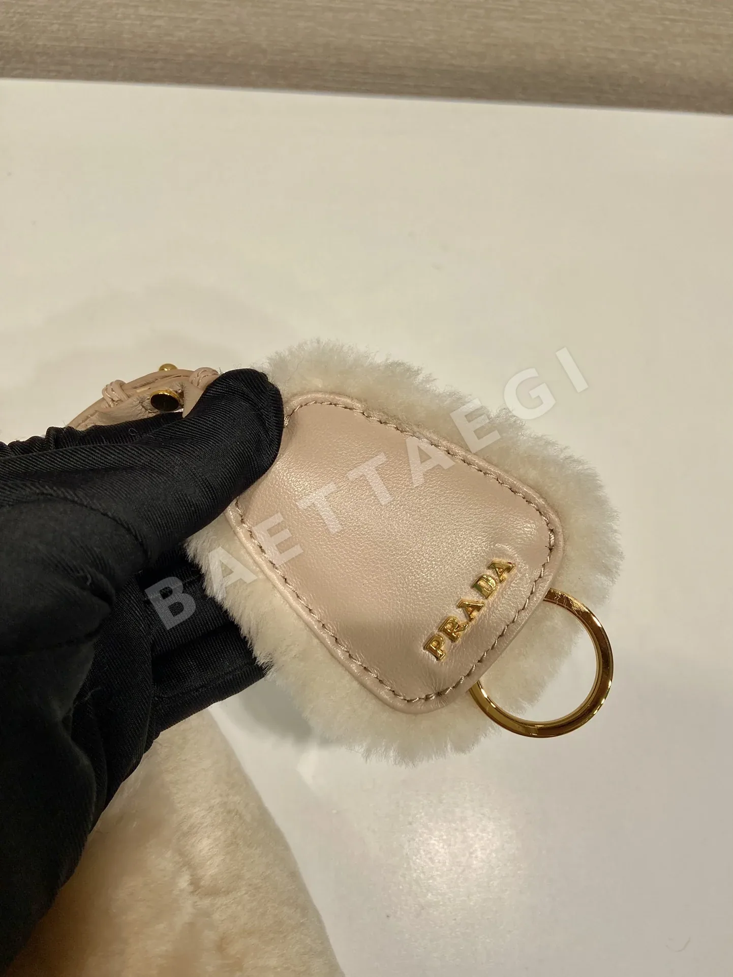 프라다 고트 헤어 호보 퍼 가방 1BC204 상세 이미지 7