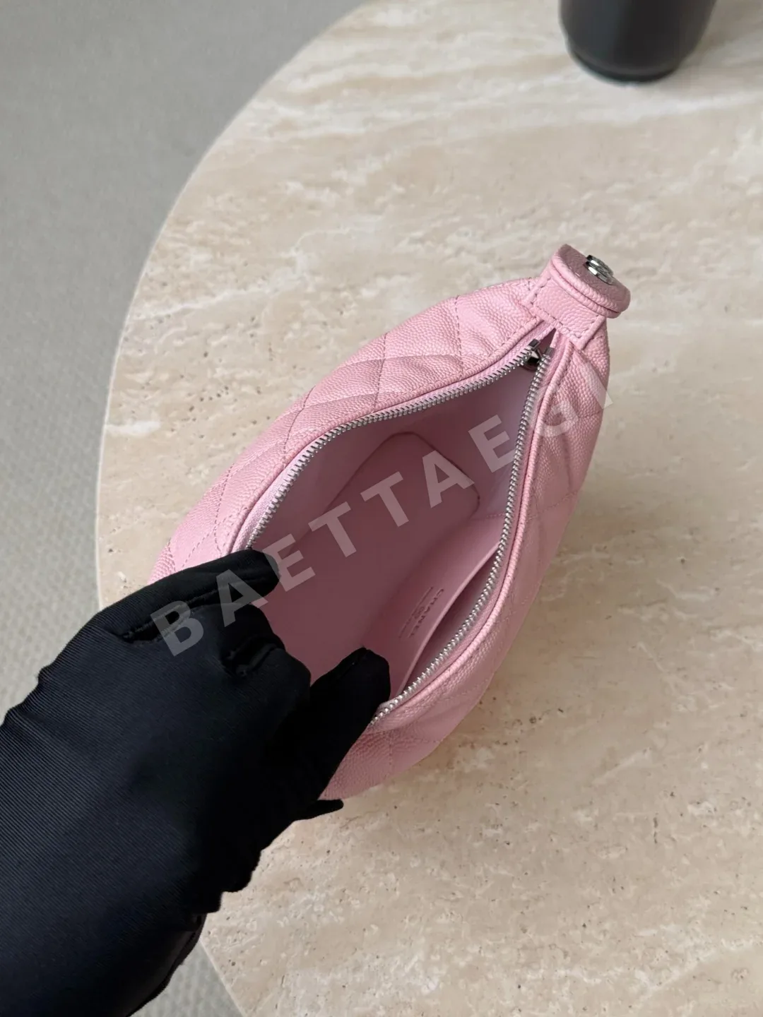 샤넬 라이트 핑크 가방 상세 이미지 2