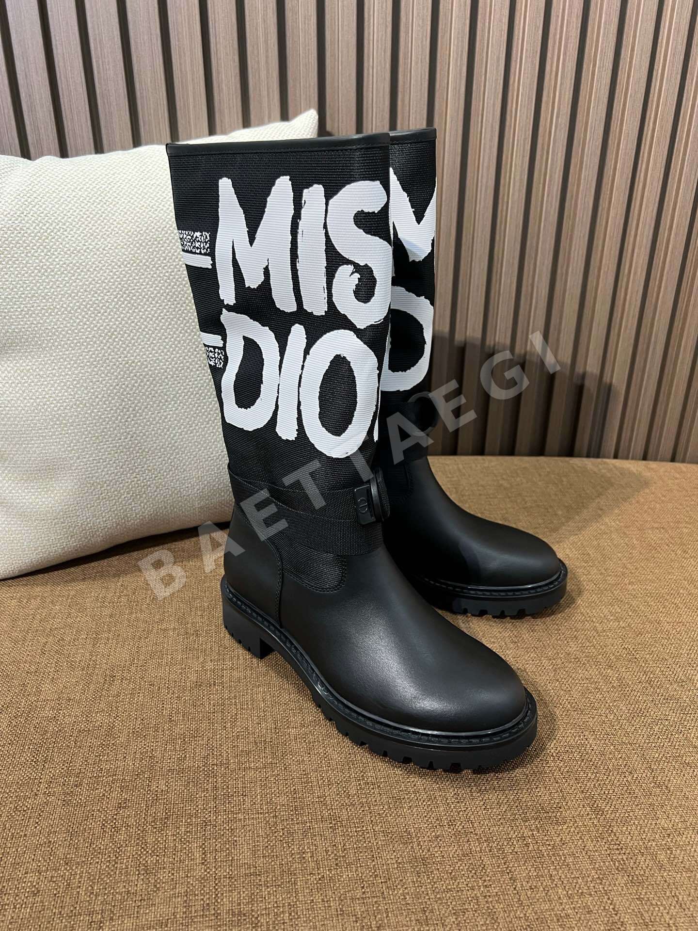디올 D-Major Miss Rider 테크니컬 패브릭 부츠 상세 이미지 4