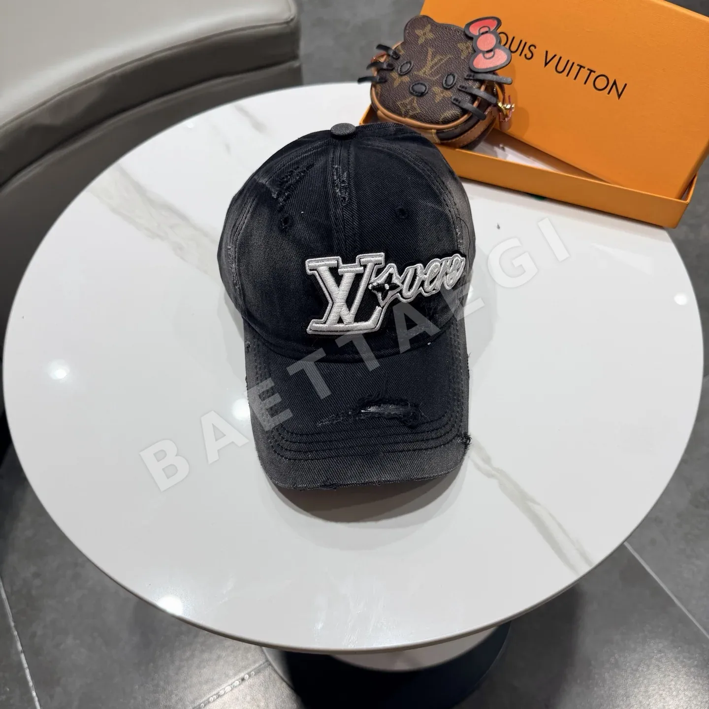 루이비통 LV 손상 가공 베이스볼캡 상세 이미지 2