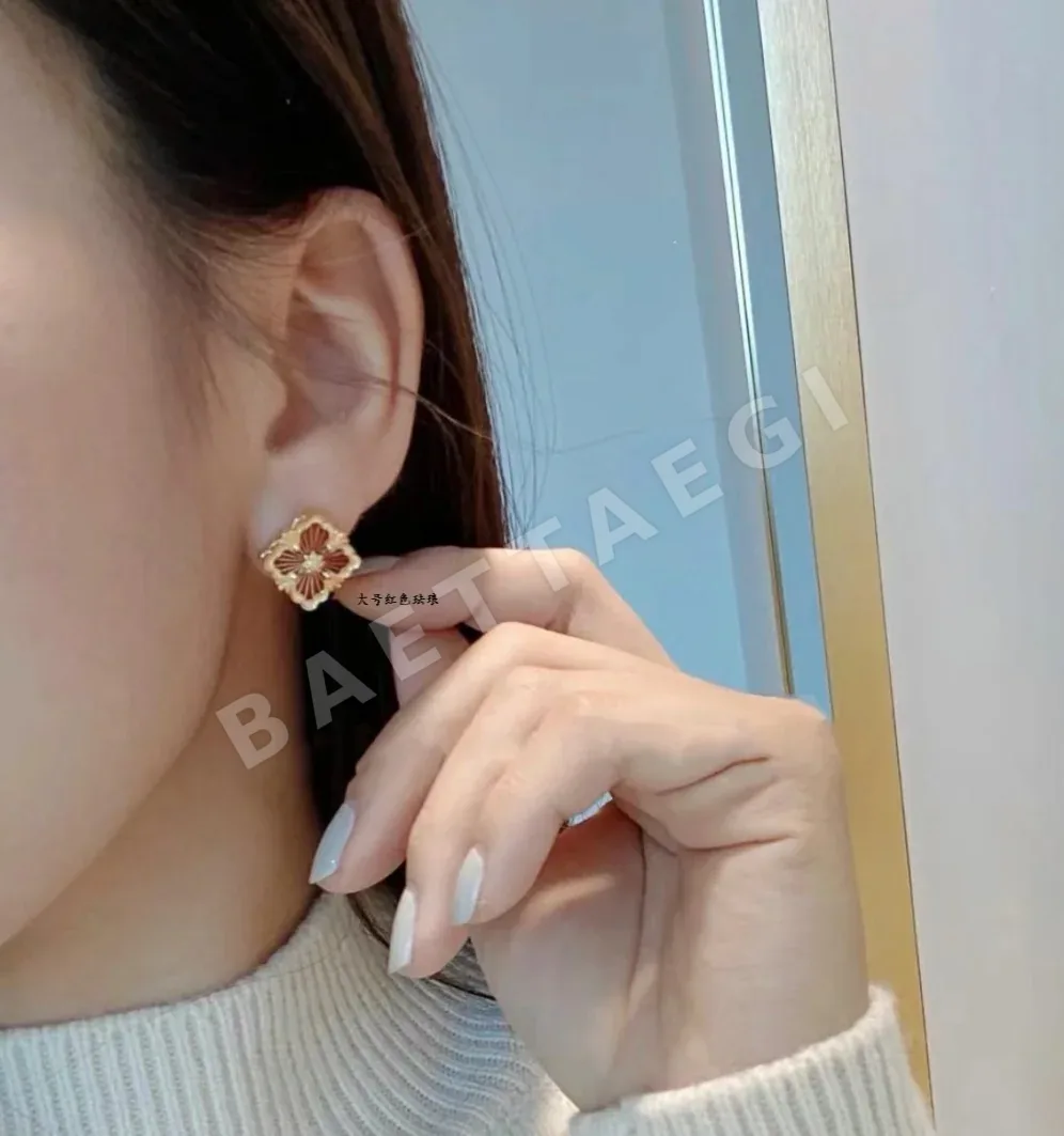 부첼라티 오페라 컬렉션 레드 에나멜 클로버 귀걸이 64282