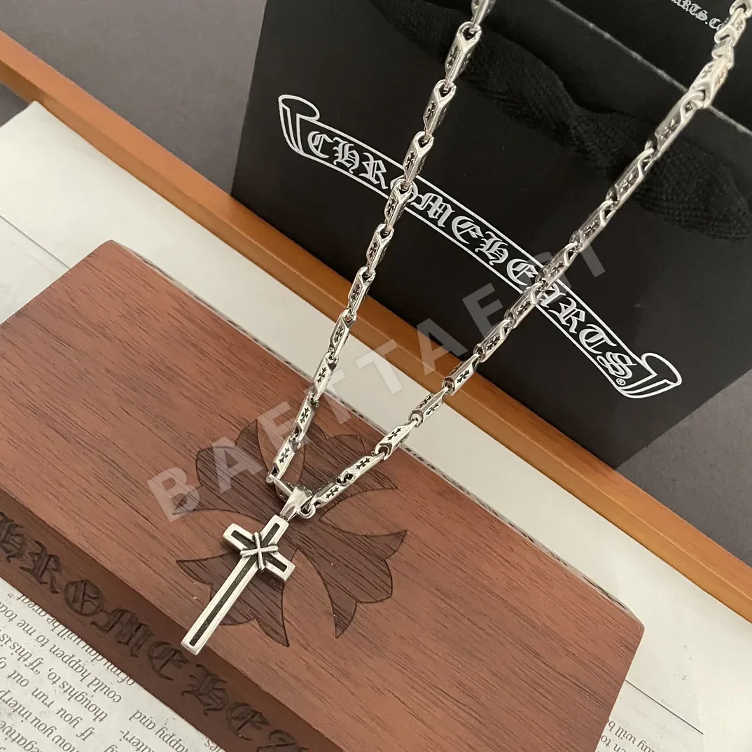 크롬하츠 레트로 크로스 장식 목걸이 상세 이미지 9