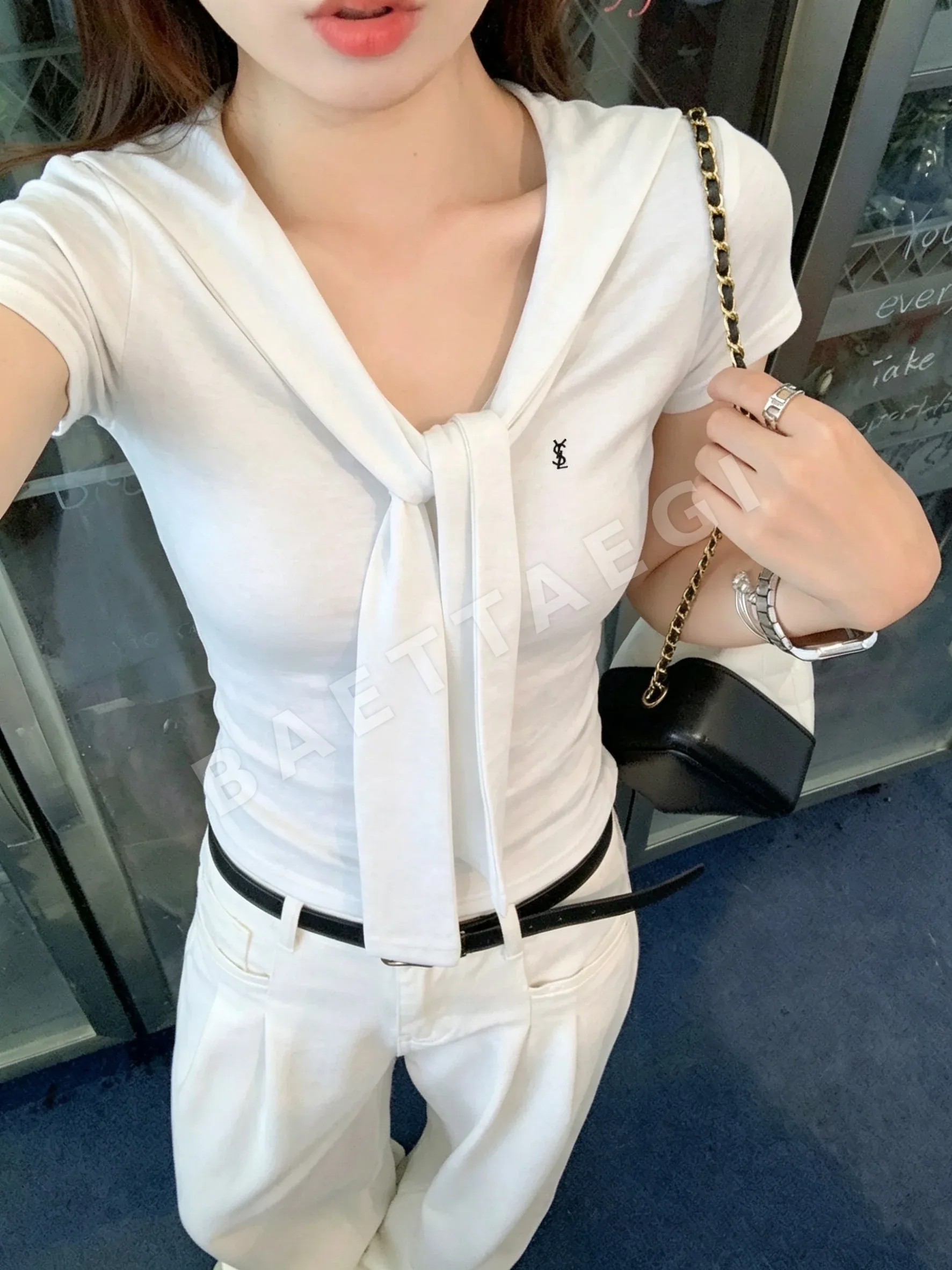 생로랑 레터 로고 자수 V넥 가디건 103391