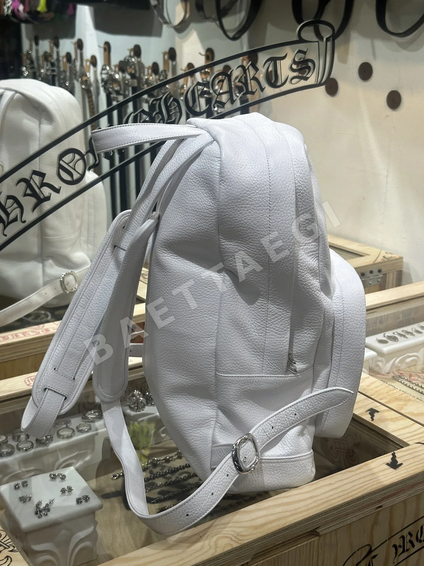 크롬하츠 화이트 크로스 패널 소가죽 백팩 상세 이미지 3