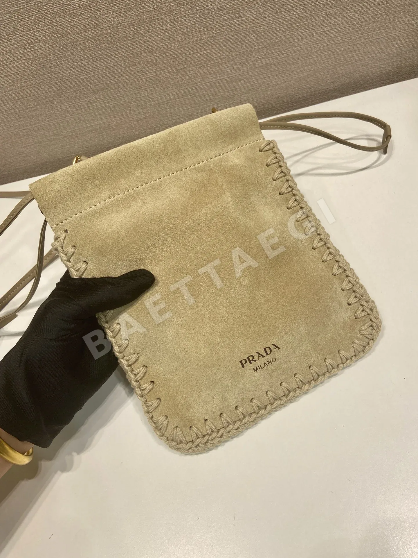 프라다 스웨이드 클러치 스마트폰 가방 1ZT092 상세 이미지 5