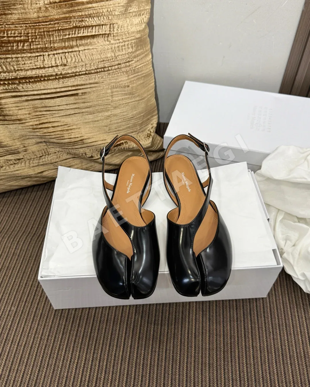마르지엘라 MM6 스플릿 토 샌들 24046