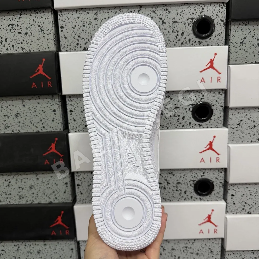 나이키 [MAX] 에어 포스 1 로우 CW2288-111 201083 Nike Air Force 1 Low '07 White 상세 이미지 4