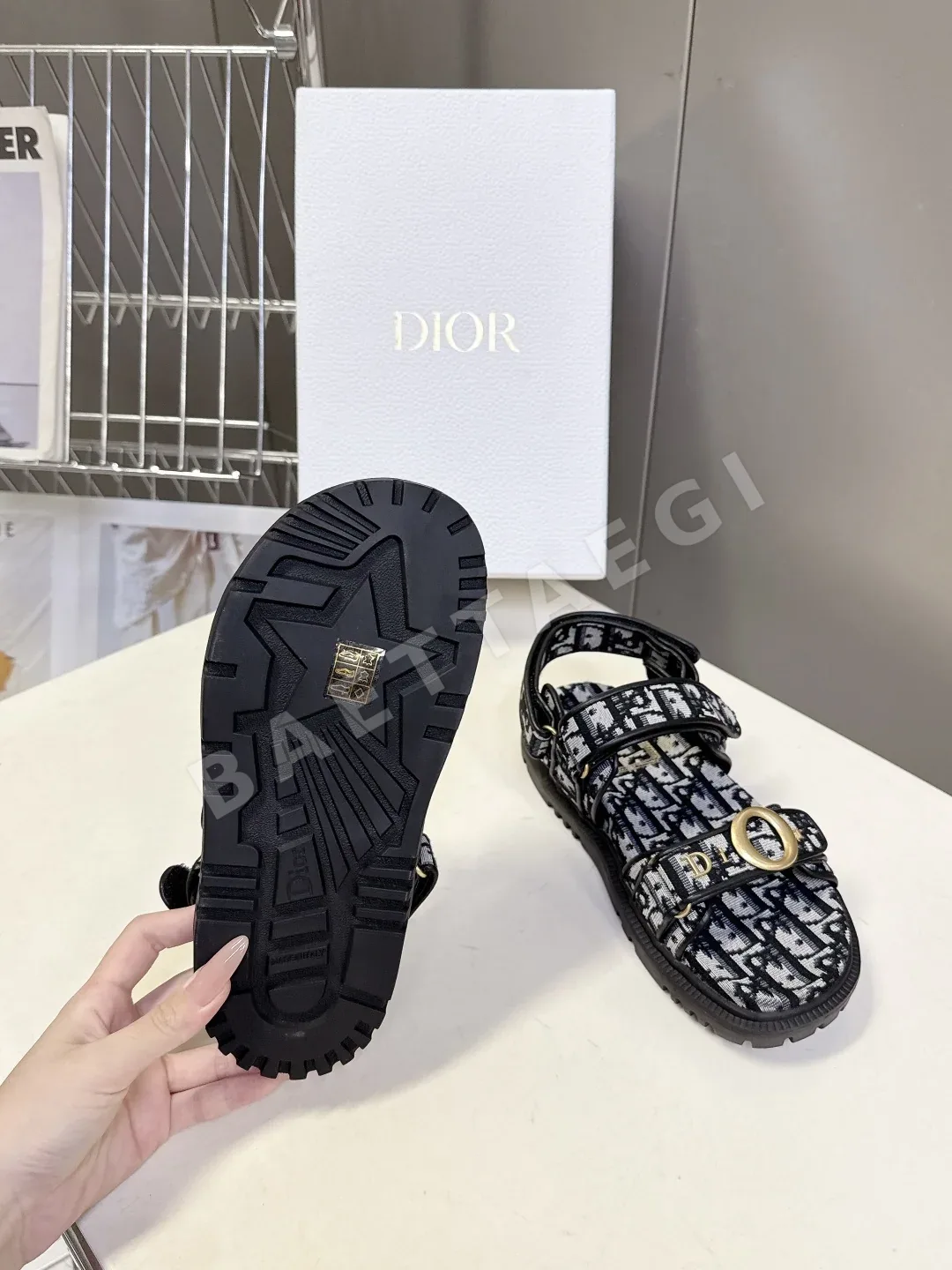 디올 벨크로 슬리폰 샌들 상세 이미지 9