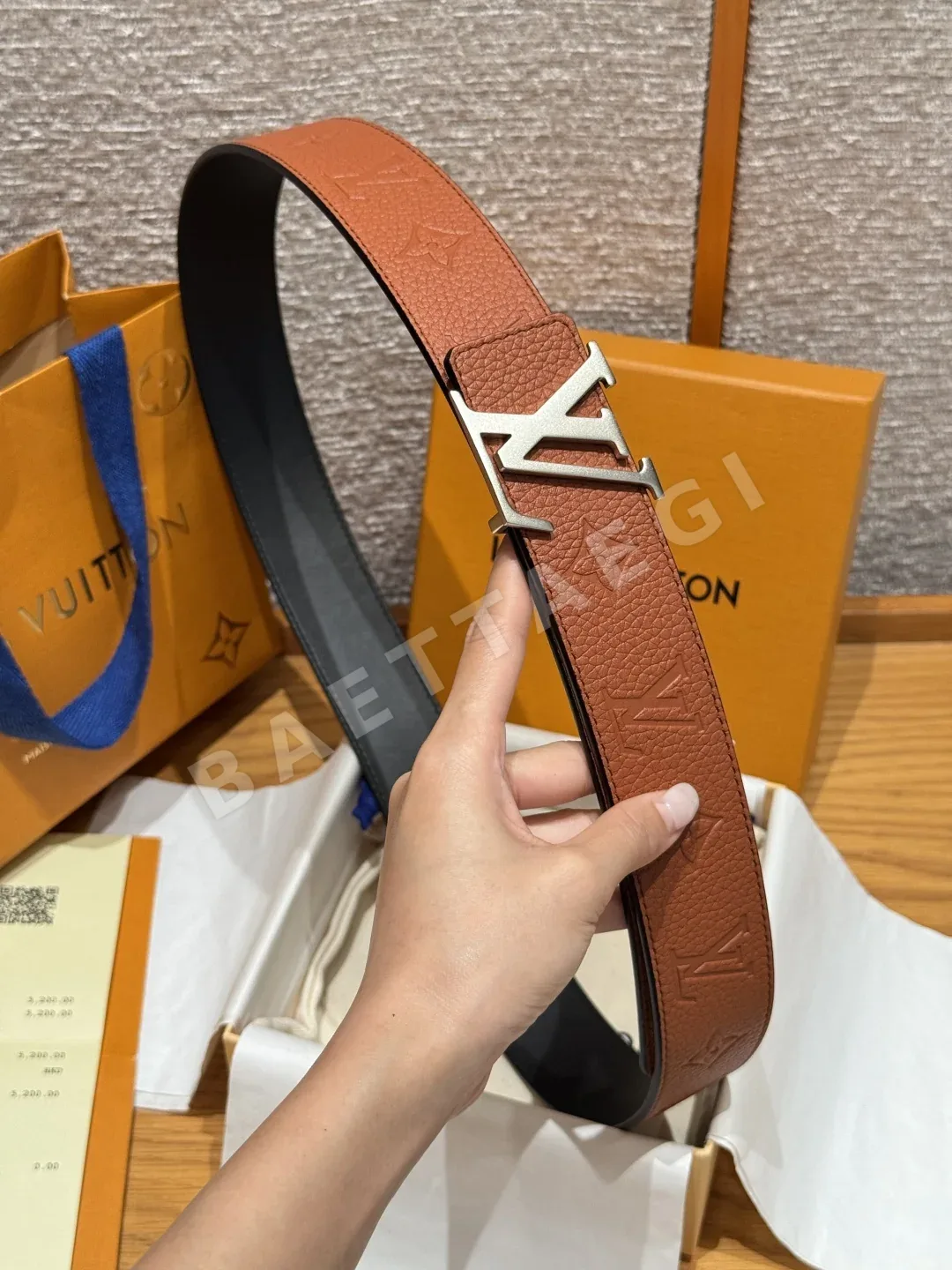 루이비통 모노그램 엠보싱 소가죽 리버서블 벨트 상세 이미지 4