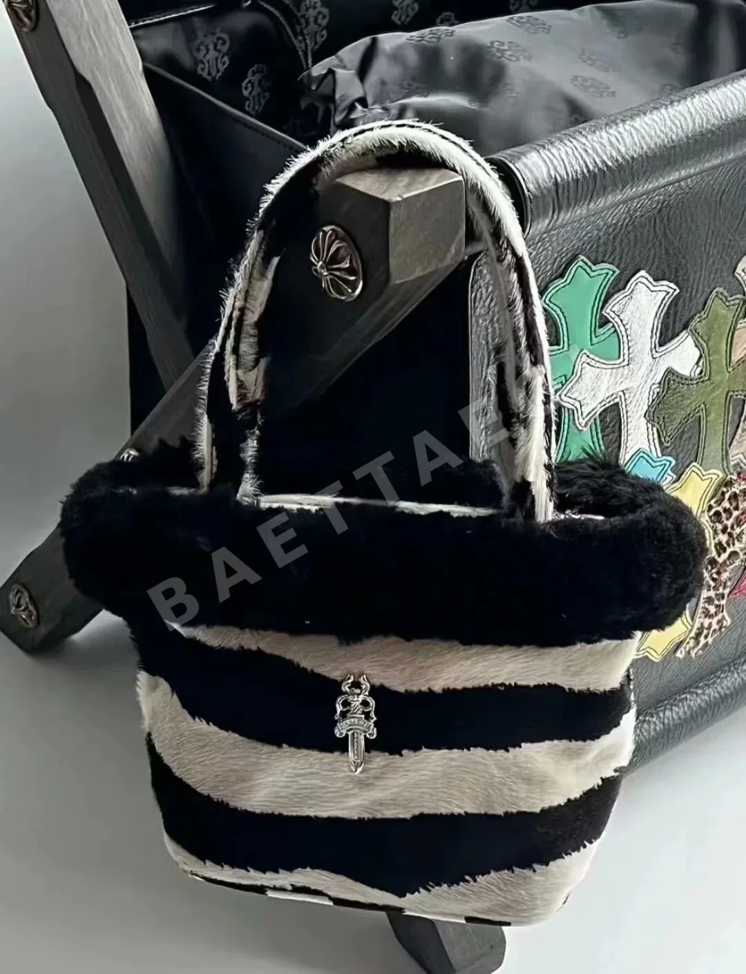 크롬하츠 리틀소드 포니헤어 핸드백 상세 이미지 2