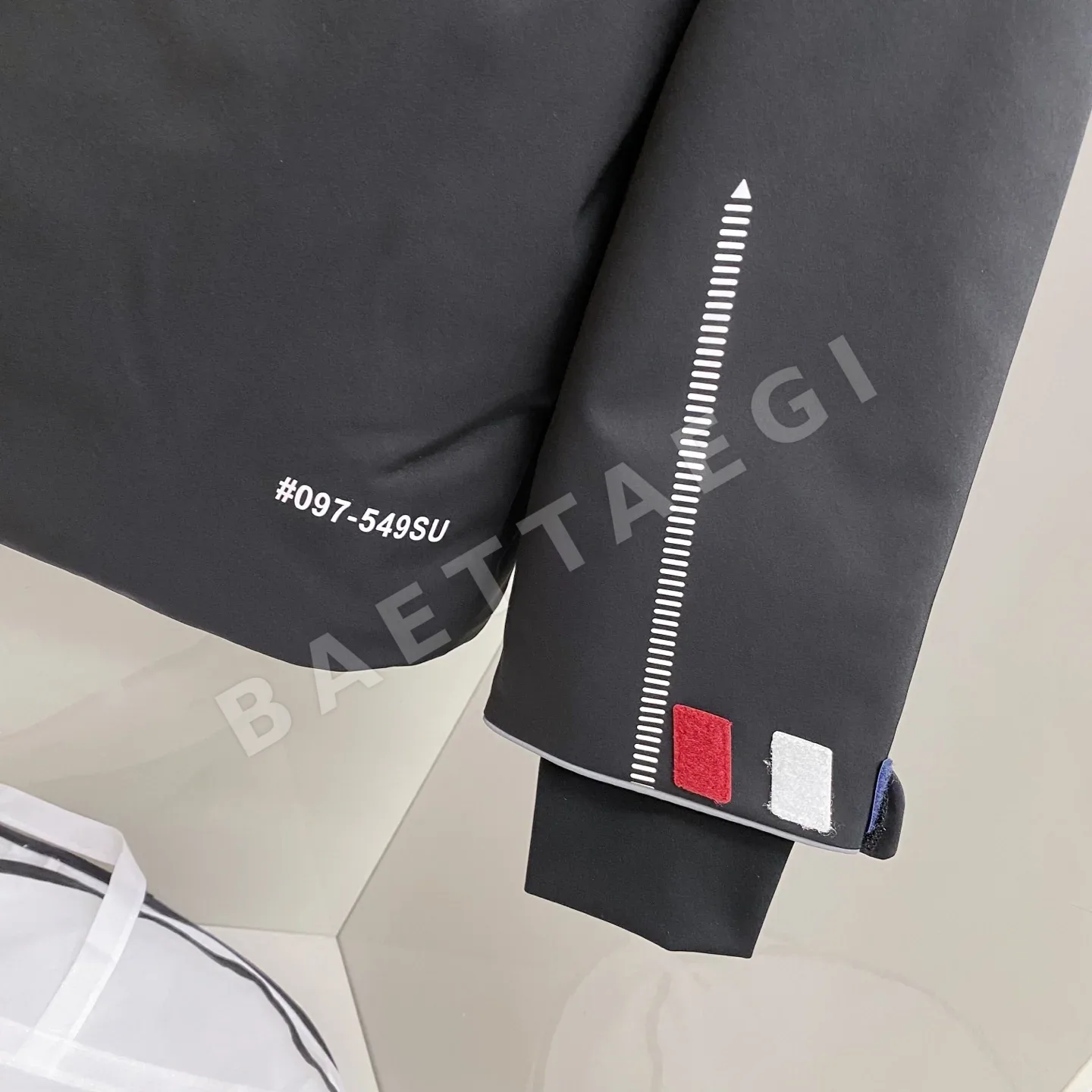 몽클레르 그레노블 벨크로 남성 패딩 재킷 상세 이미지 5