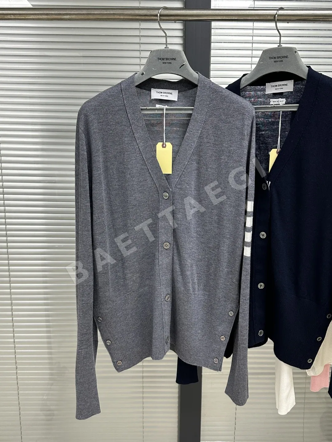 톰브라운 울 경량 가디건 여성용 상세 이미지 5