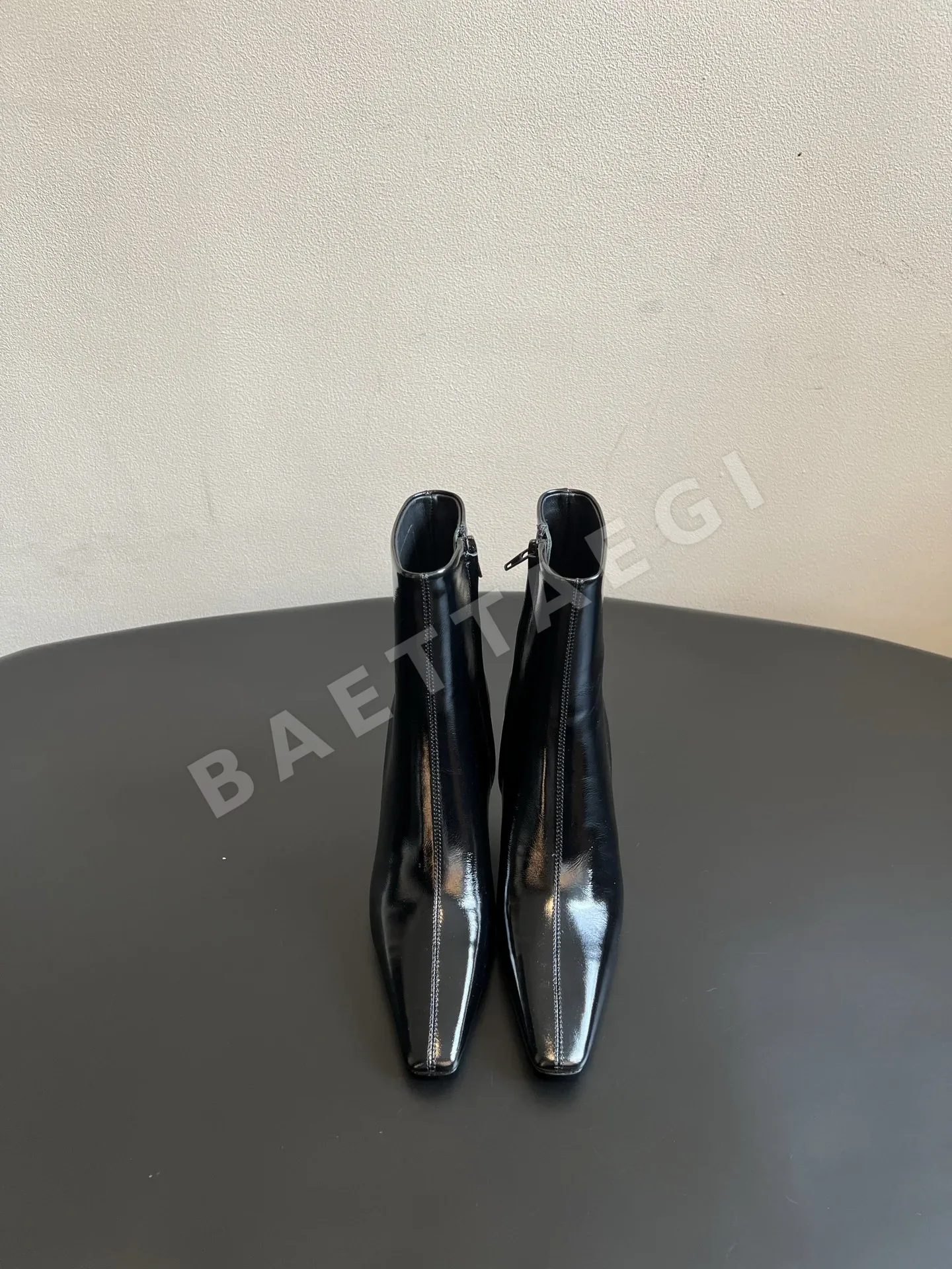 생로랑 와이엇 부츠 여성 포인티드 토 193130