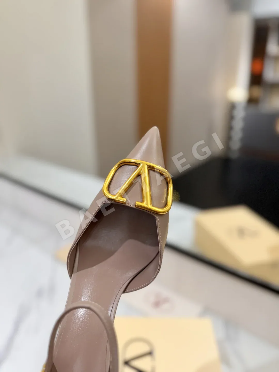 발렌티노 V 로고 버클 하이힐 샌들 상세 이미지 6