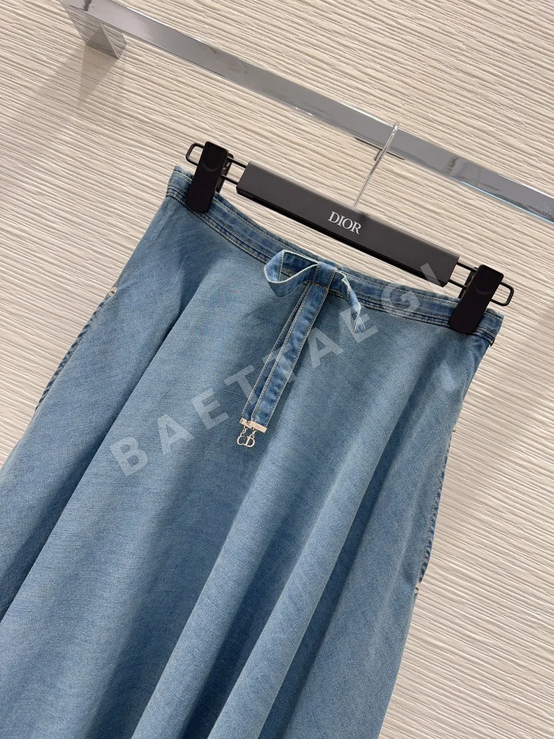 디올 데미지 워시드 데님 여성 바지 상세 이미지 2