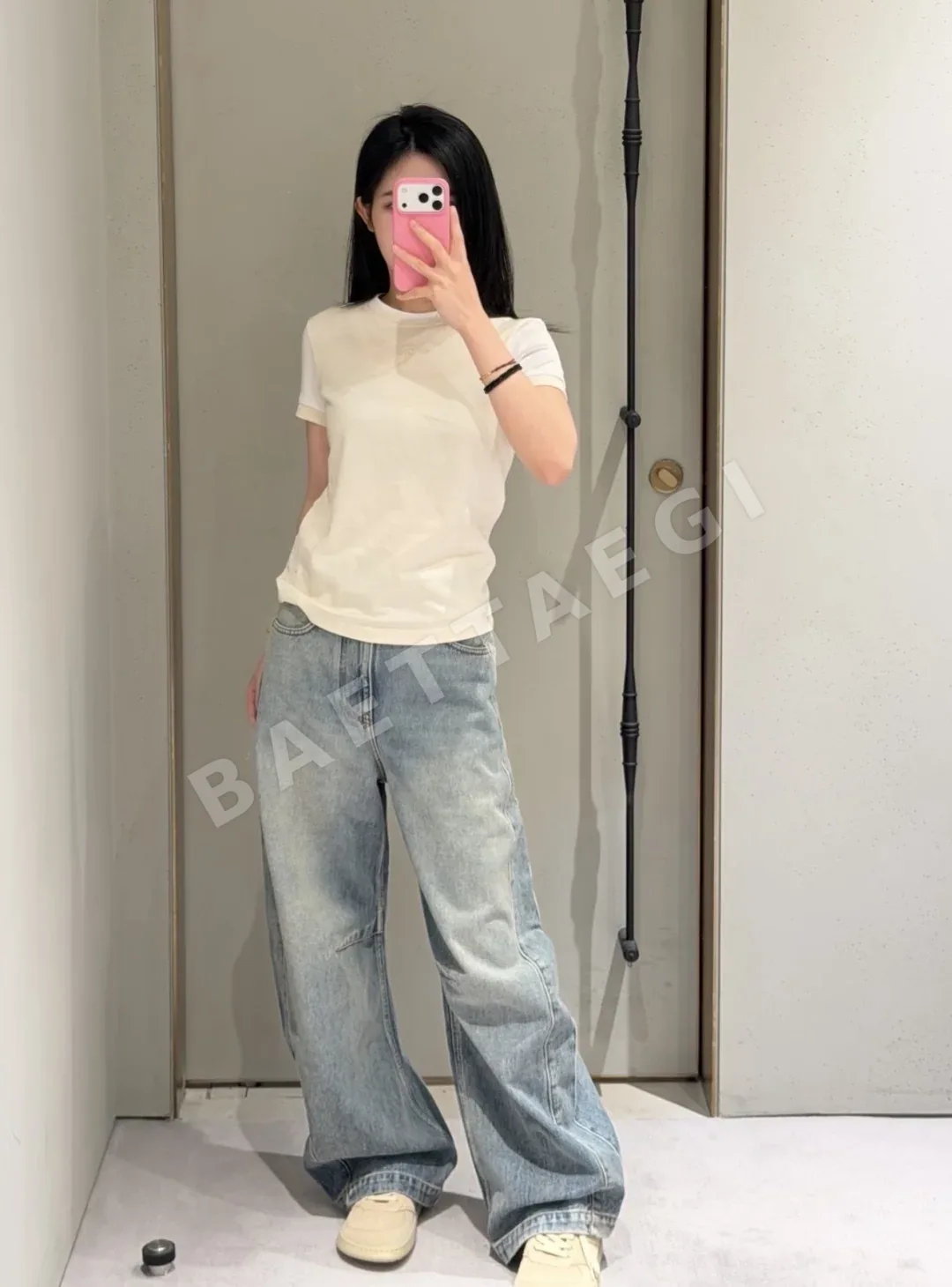 로에베 컬러 블록 래글런 반팔 티셔츠 상세 이미지 2
