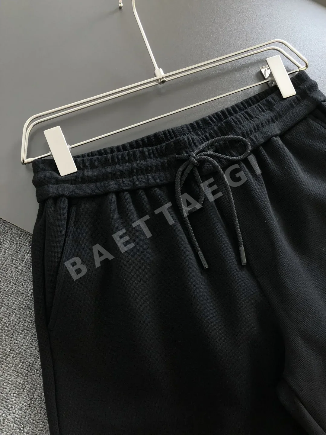 루이비통 남성 자수 반바지 상세 이미지 4
