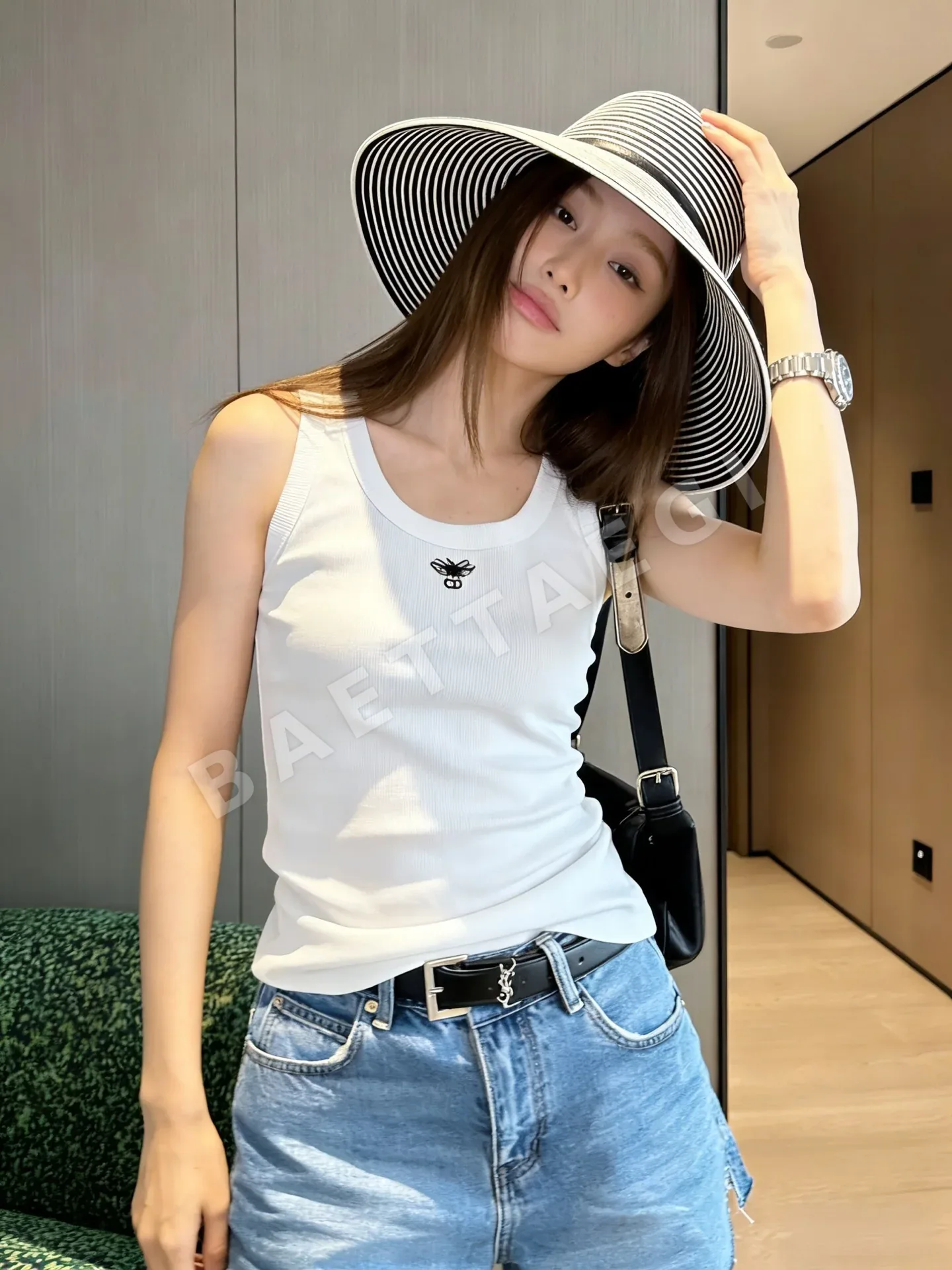 디올 벌 자수 리브 반팔 티셔츠 상세 이미지 9