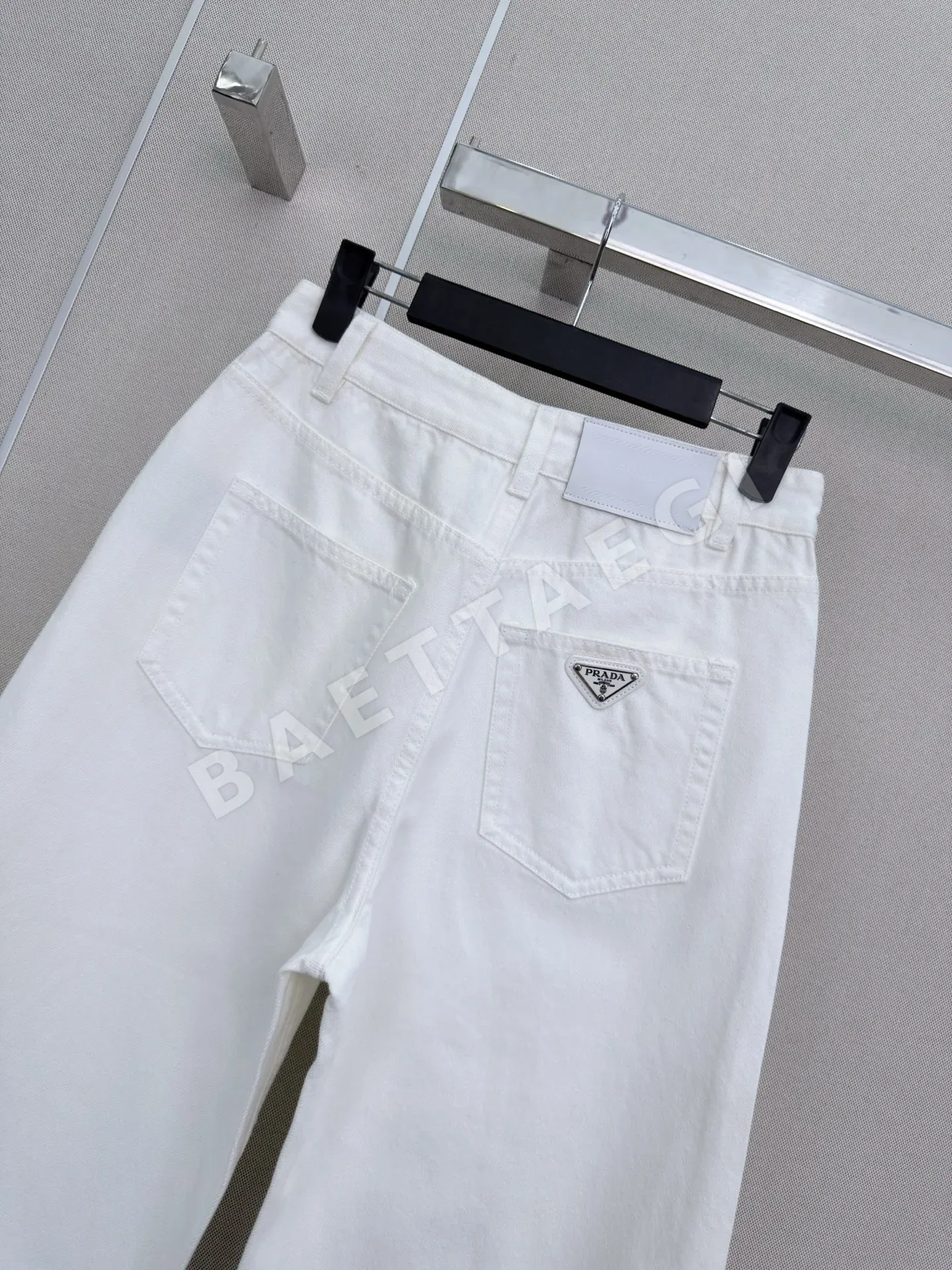 프라다 불규칙 밑단 화이트 여성 바지 상세 이미지 7