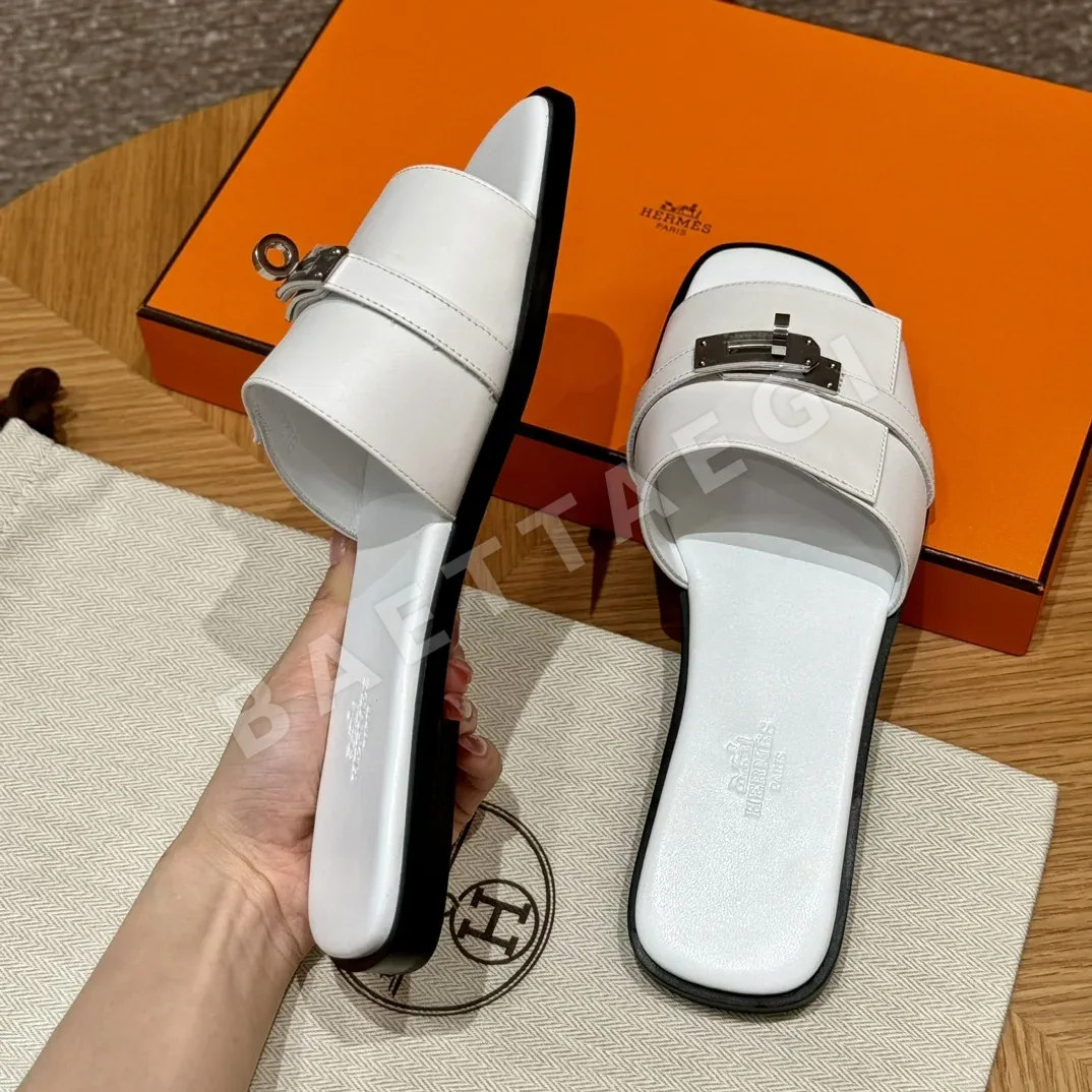 에르메스 줄리아 샌들 화이트 카프스킨 실버 장식 상세 이미지 5